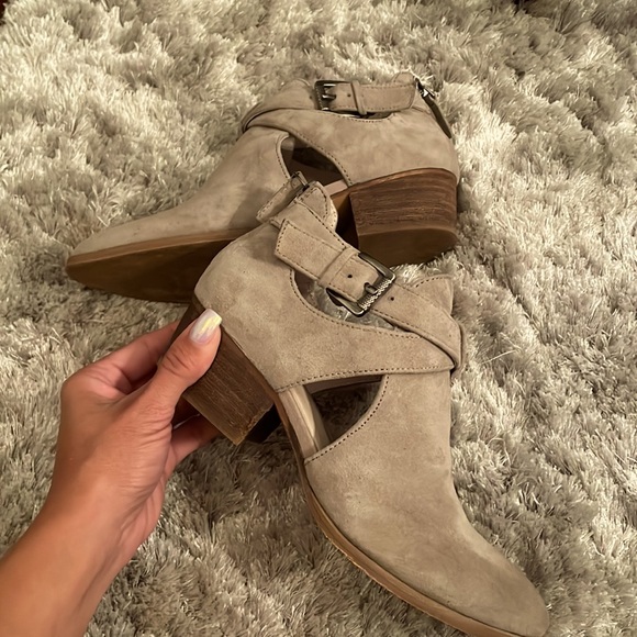 NORDSTROM CALSON genuine suede bootie - Picture 1 of 9